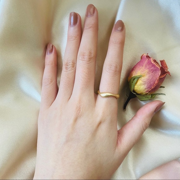 Matte Finished Golden Elegant Rings - Picture 4 of 9